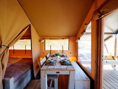 camping-village-cisano-san-vito-glamping-tent-estivo-safari-tent-compact-interior-dining-table-2