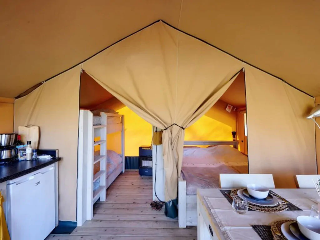camping-village-cisano-san-vito-glamping-tent-estivo-safari-tent-compact-interior-kitchen-2