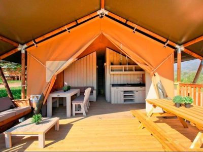 camping-village-cisano-san-vito-glamping-tent-safari-tent-wood-exterier-terrace