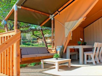 camping-village-cisano-san-vito-glamping-tent-safari-tent-wood-exterier-terrace-area