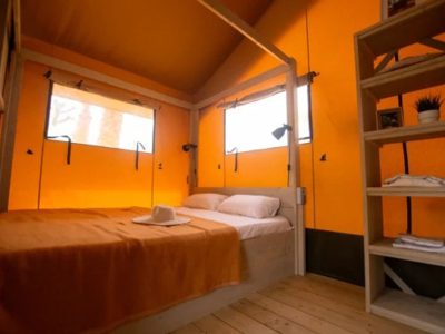 camping-village-cisano-san-vito-glamping-tent-safari-tent-wood-interior-bedroom