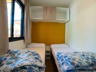 camping-village-gasparina-mobile-home-baia-elite-plus-bedroom-single-beds