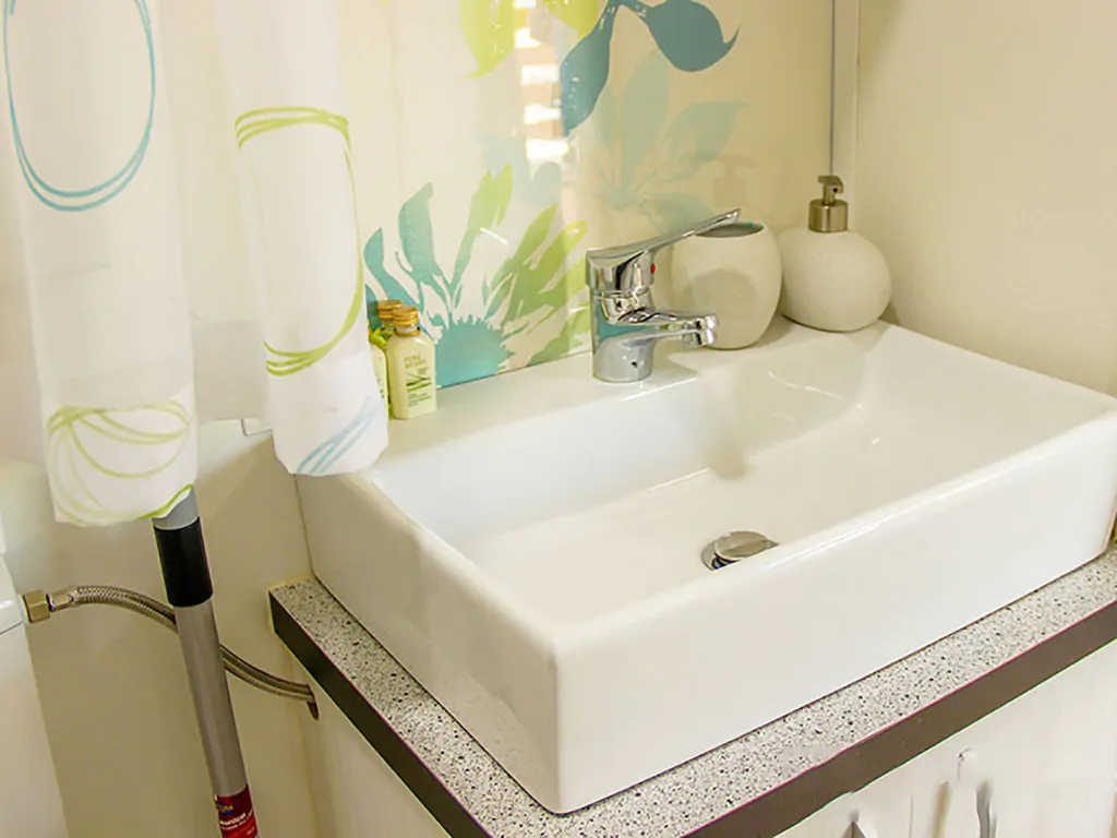 campsite-saksida-mobile-homes-interior-bathroom