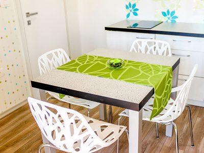 campsite-saksida-mobile-homes-interior-dining-table