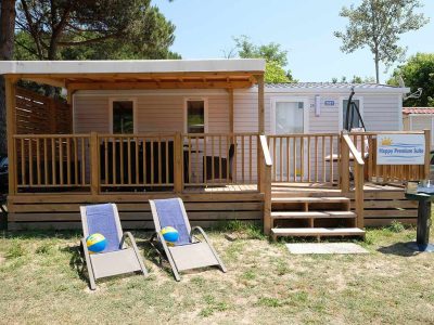 mobile-home-happy-premium-suite-exterior-entrance