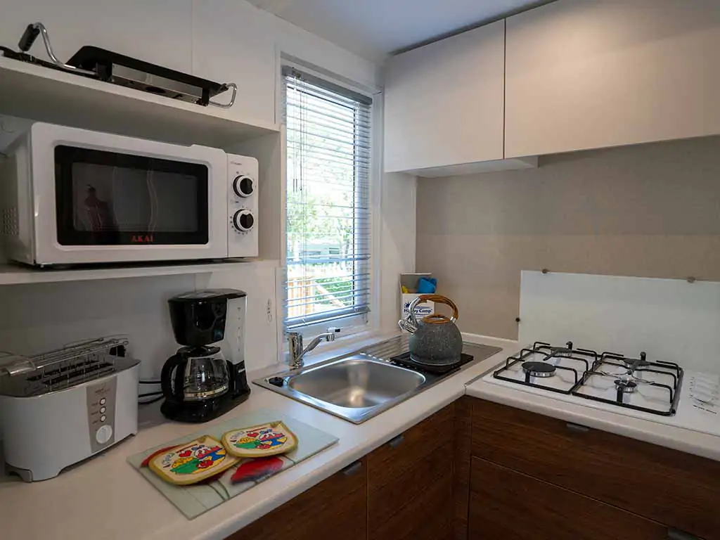 mobile-home-happy-premium-suite-kitchen-view