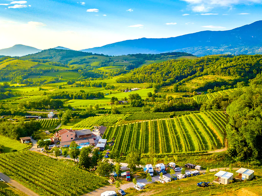 saksida-wine-camping-resort-airview-i-2