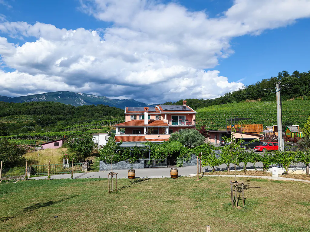 saksida-wine-camping-resort-winery