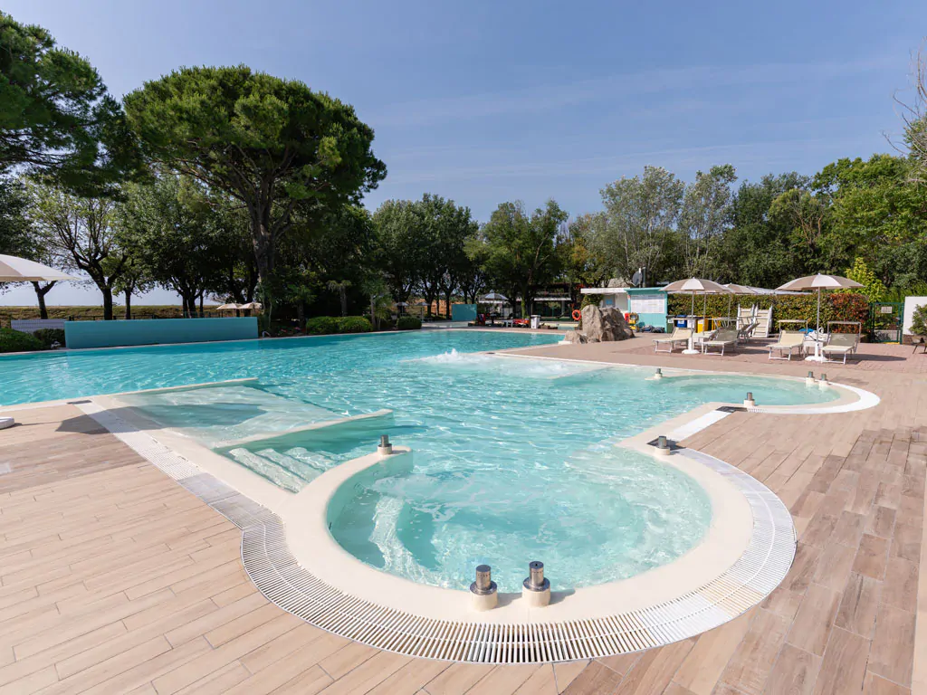 tenuta-primero-gardo-family-collection-pool