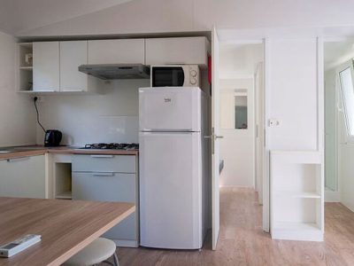 hu-i-pini-village-mobile-home-classic-interior-kitchen