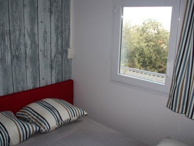 hu-i-pini-village-mobile-home-classic-plus-interior-bedroom-double-bed