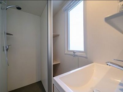 hu-i-pini-village-mobile-home-confort-interior-bathroom