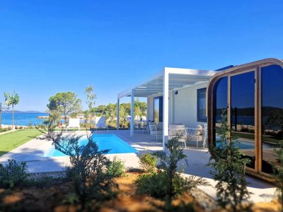 amadria-park-sibenik-mobile-home-exterior-pool-view