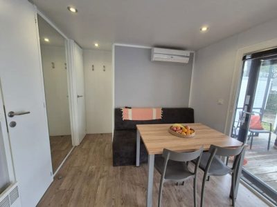 camping-bella-italia-moible-home-bella-family-exterior-dining-area