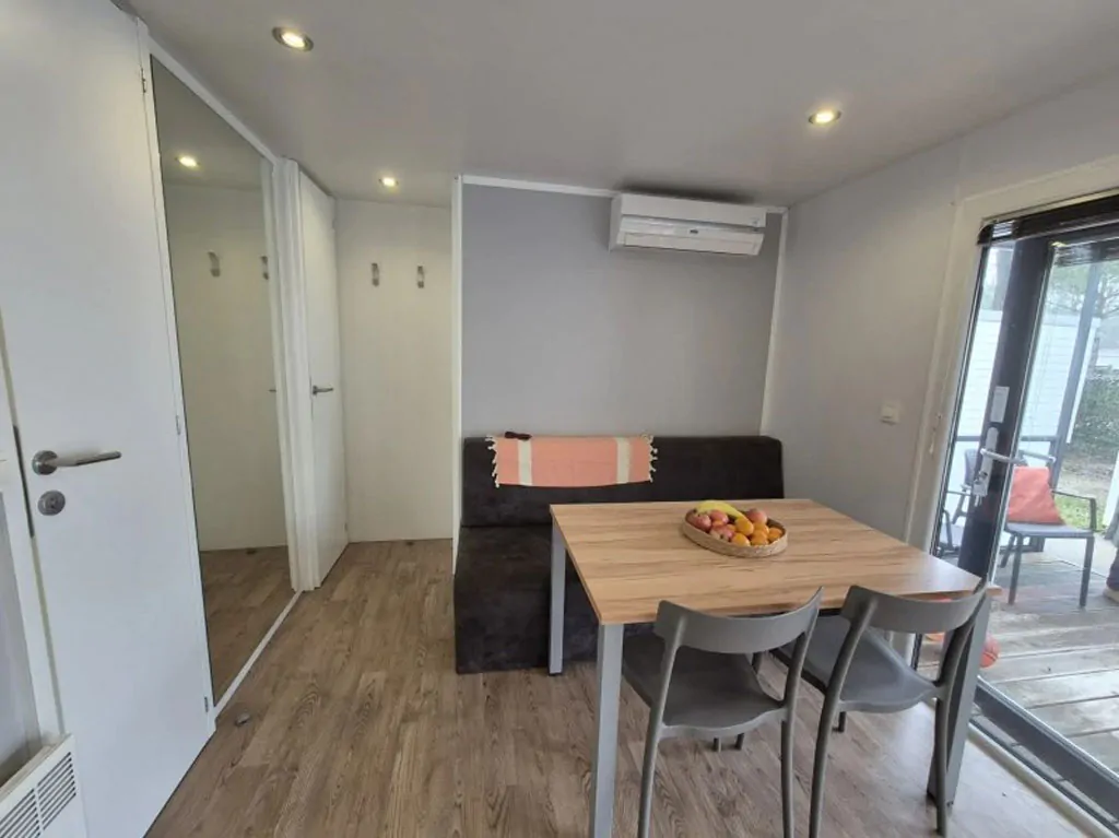 camping-bella-italia-moible-home-bella-family-exterior-dining-area