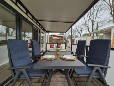 camping-bella-italia-moible-home-bella-family-exterior-terrace
