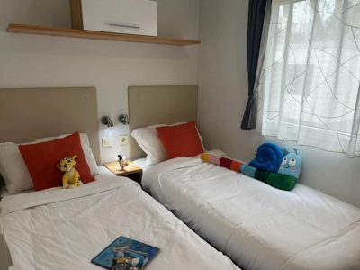 camping-bella-italia-moible-home-bella-family-interior-bedroom-single-beds