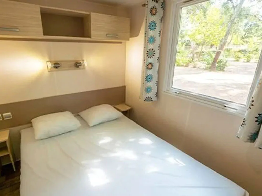 camping-ca-savio-mobile-home-comfort-for-6-persons-interior-bedroom-double-bed