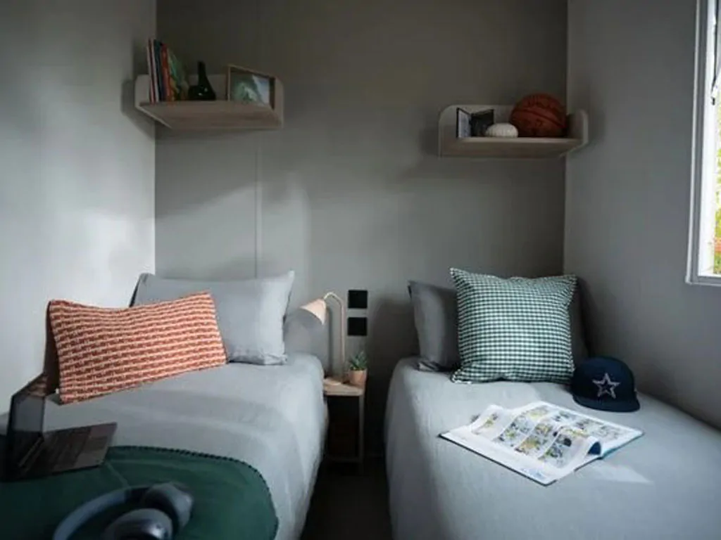 camping-ca-savio-mobile-home-premium-for-6-persons-interior-bedroom-single-beds