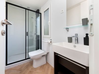 camping-naturist-solaris-casa-pini-mobile-home-luxury-interior-bathroom-view