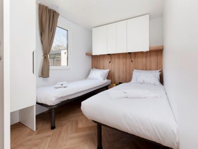 camping-naturist-solaris-casa-pini-mobile-home-luxury-interior-bedroom-single-beds