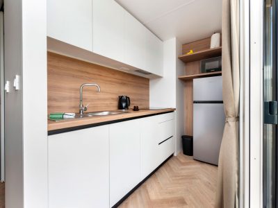camping-naturist-solaris-casa-pini-mobile-home-luxury-interior-interior-kitchen-view