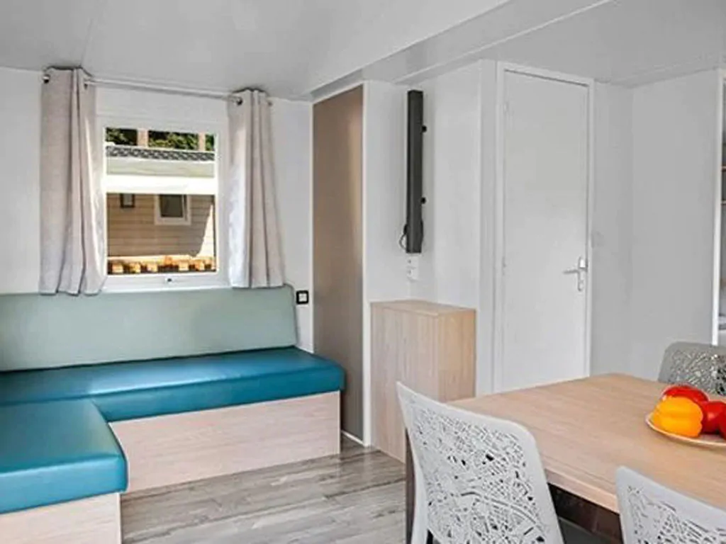 camping-rosapineta-mobile-home-comfort-for-6-persons-interior-living-room