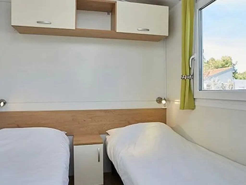 camping-village-portofelice-mobile-home-premium-interior-bedroom-single-beds