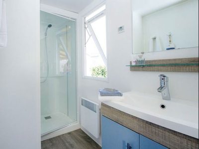 pineta-sul-mare-camping-mobile-home-comfort-42-interior-bathroom