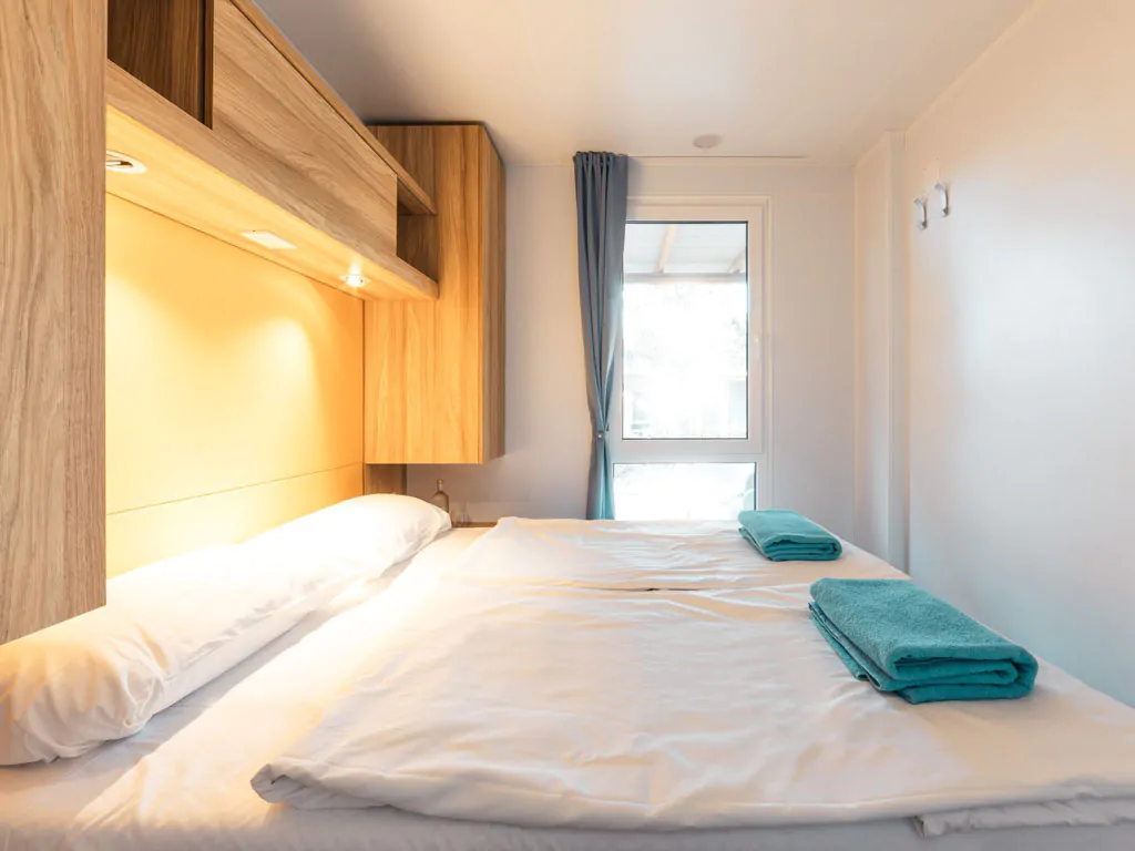 tenuta-primero-mobile-home-cottage-superior-3-interior-bedroom-double-bed