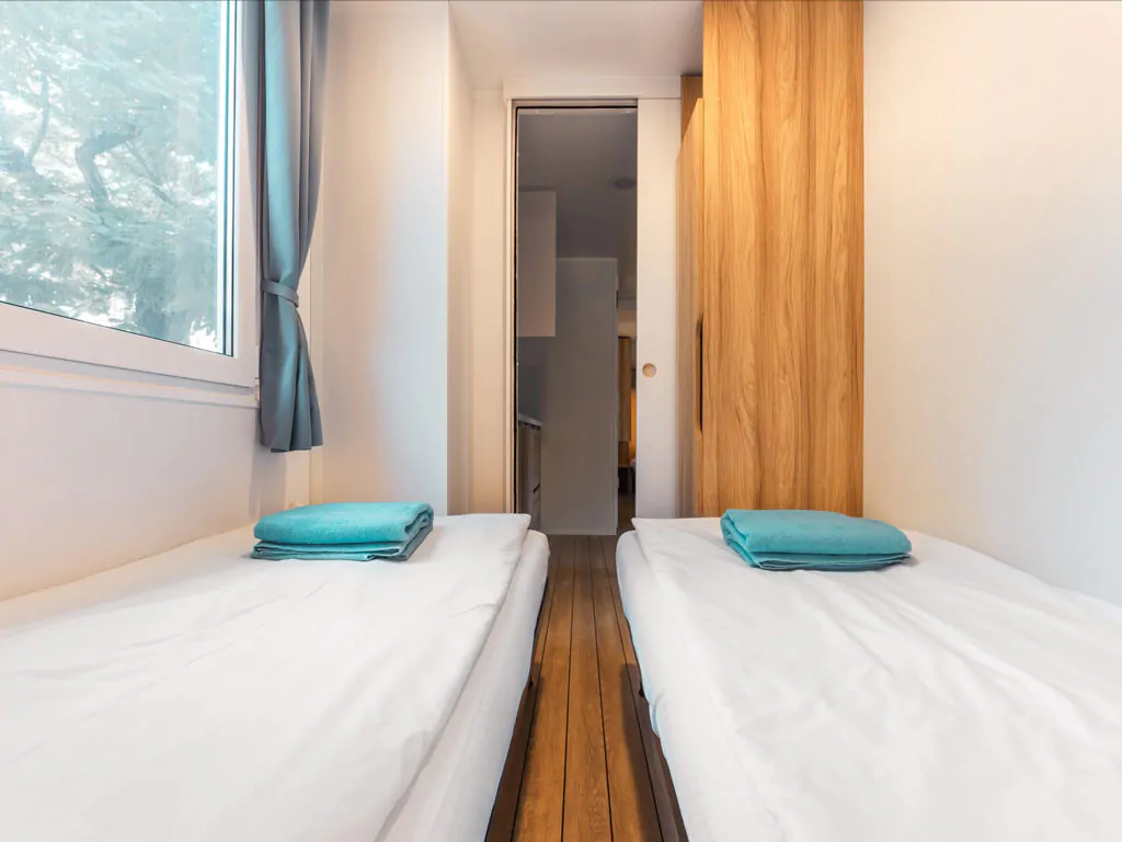tenuta-primero-mobile-home-cottage-superior-3-interior-bedroom-single-beds