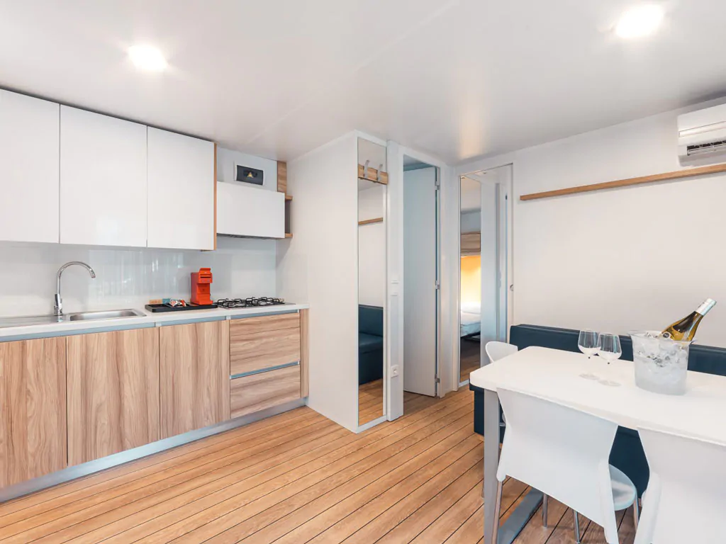 tenuta-primero-mobile-home-cottage-superior-3-interior-kitchen