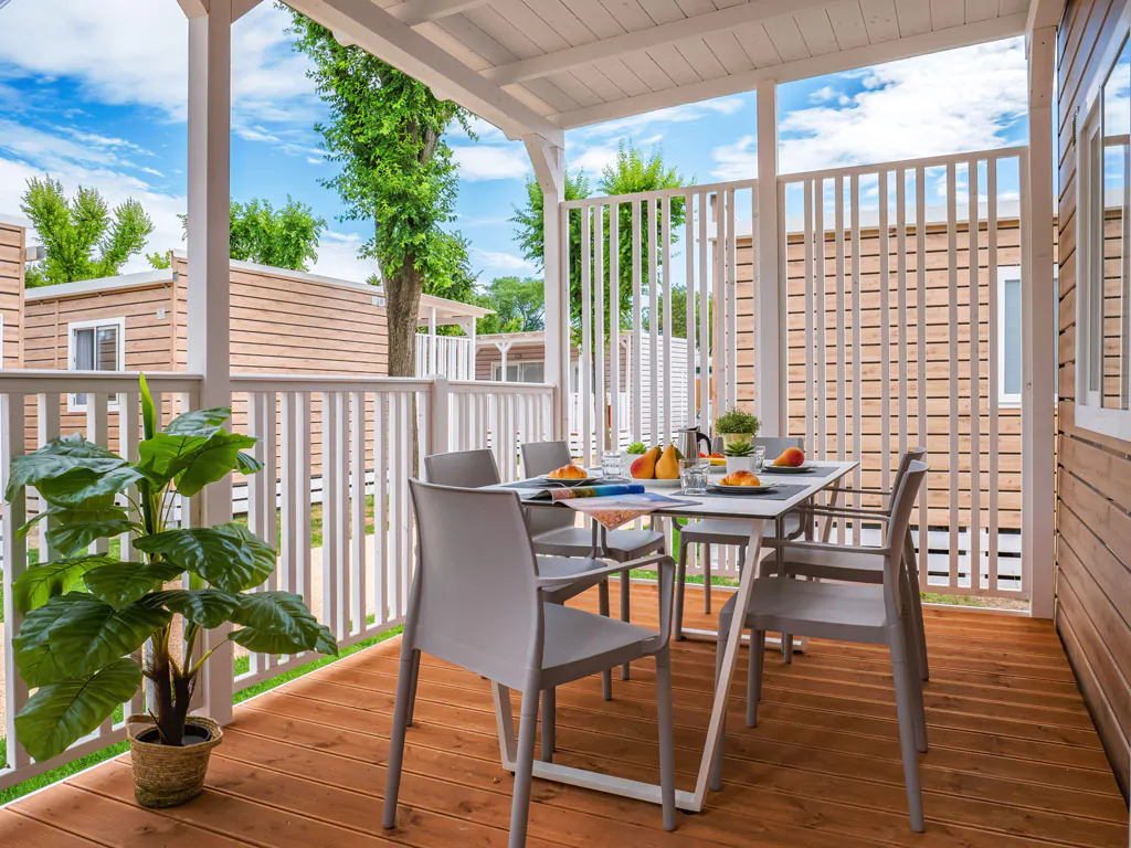 tenuta-primero-mobile-home-lodge-superior-exterior-terrace-view-table