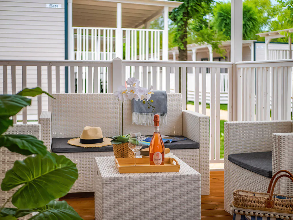 tenuta-primero-mobile-home-lodge-superior-exterior-terrace-view