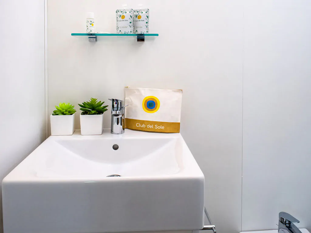 tenuta-primero-mobile-home-lodge-superior-interior-bathroom-sink