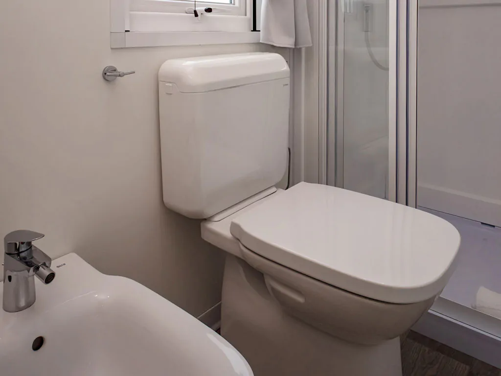 tenuta-primero-mobile-home-lodge-superior-interior-bathroom