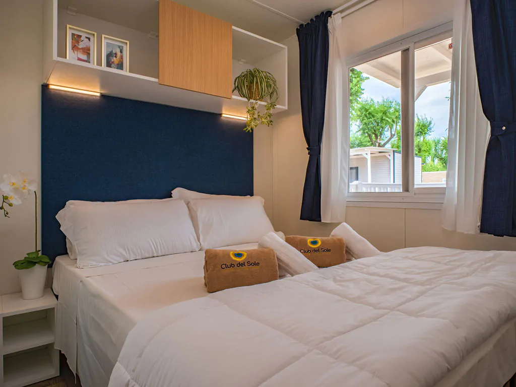 tenuta-primero-mobile-home-lodge-superior-interior-bedroom-double-bed