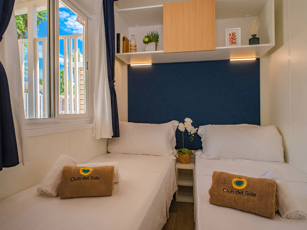tenuta-primero-mobile-home-lodge-superior-interior-bedroom-single-beds-view