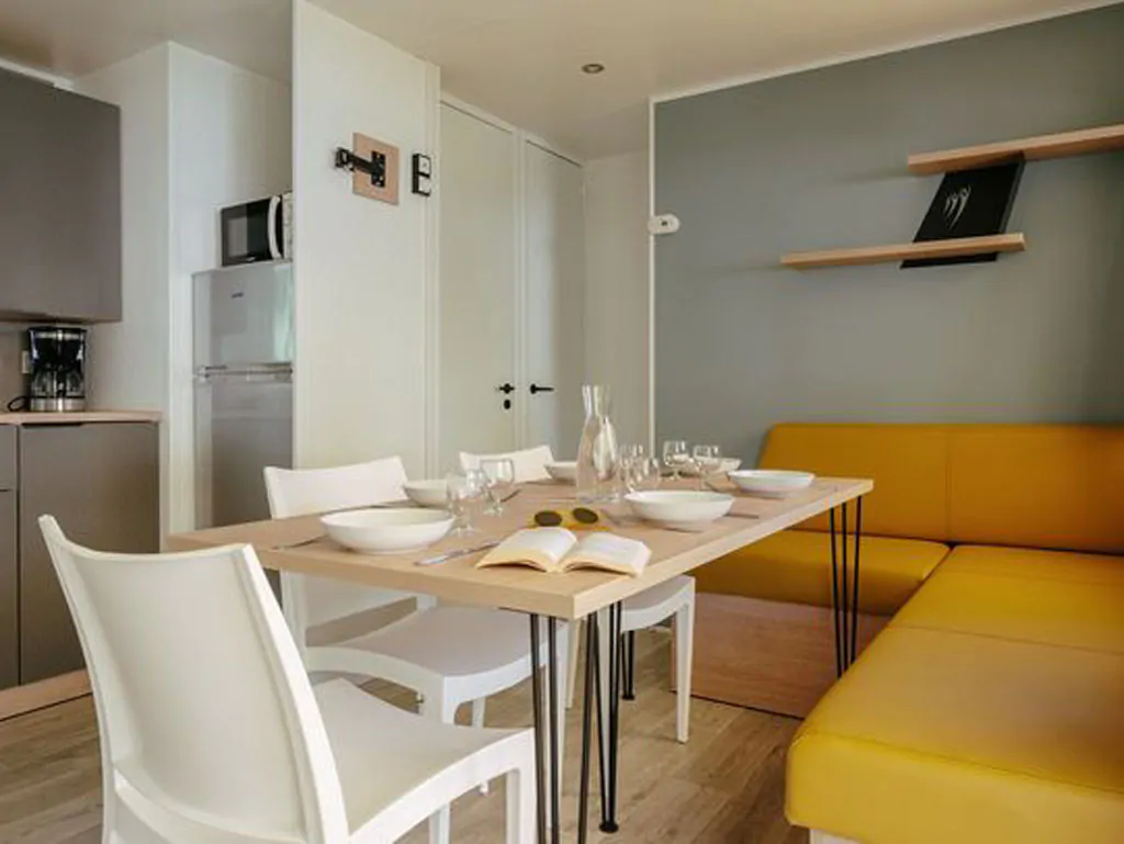 tenuta-primero-mobile-home-premium-for-6-persons-interior-kitchen