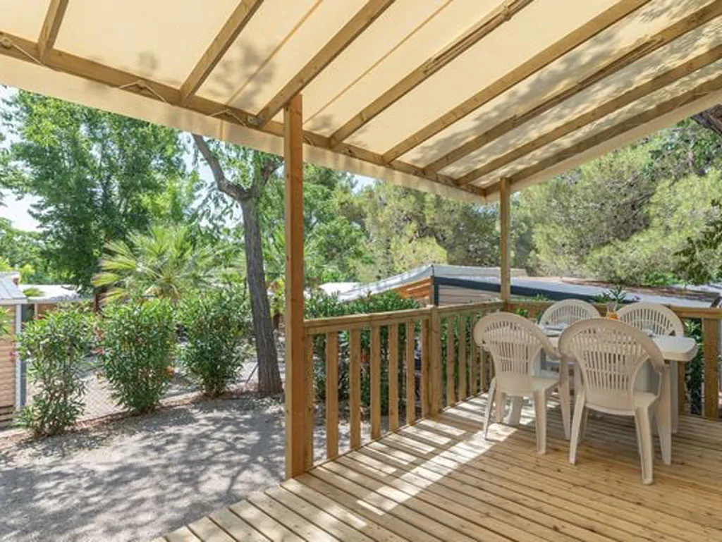 hu-fabulous-village-mobile-home-comfort-exterior-terrace-2
