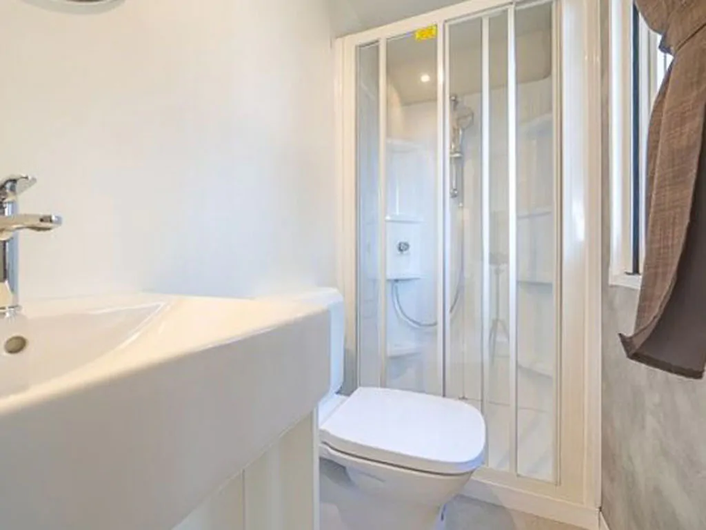 hu-fabulous-village-mobile-home-comfort-interior-bathroom-view
