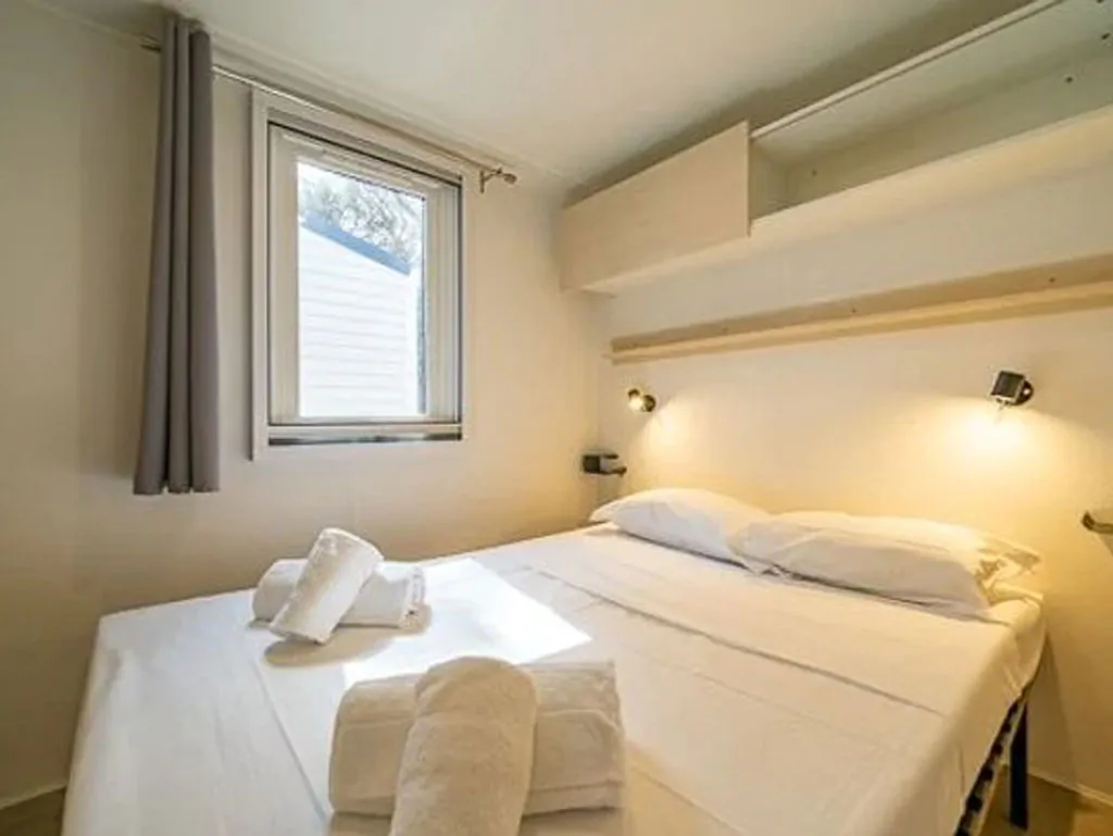 hu-fabulous-village-mobile-home-comfort-interior-bedroom