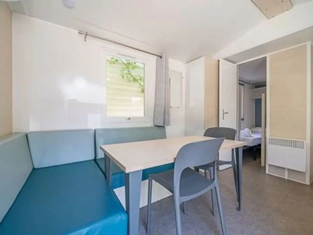 hu-fabulous-village-mobile-home-comfort-interior-dining-area-2