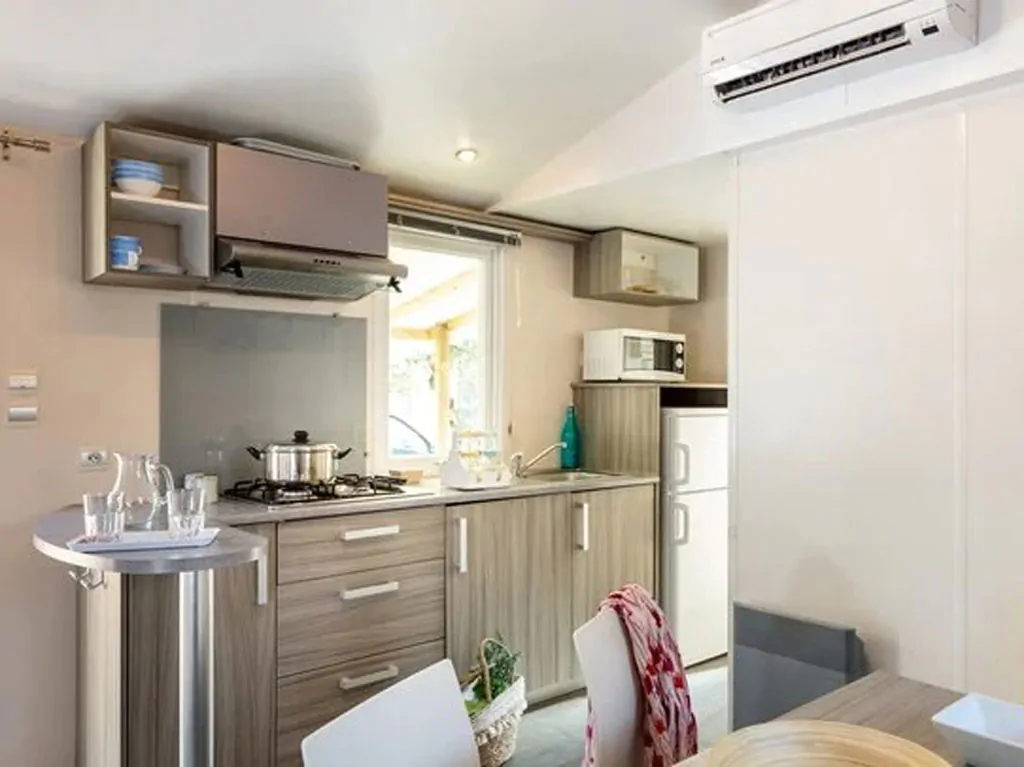 hu-fabulous-village-mobile-home-comfort-interior-kitchen