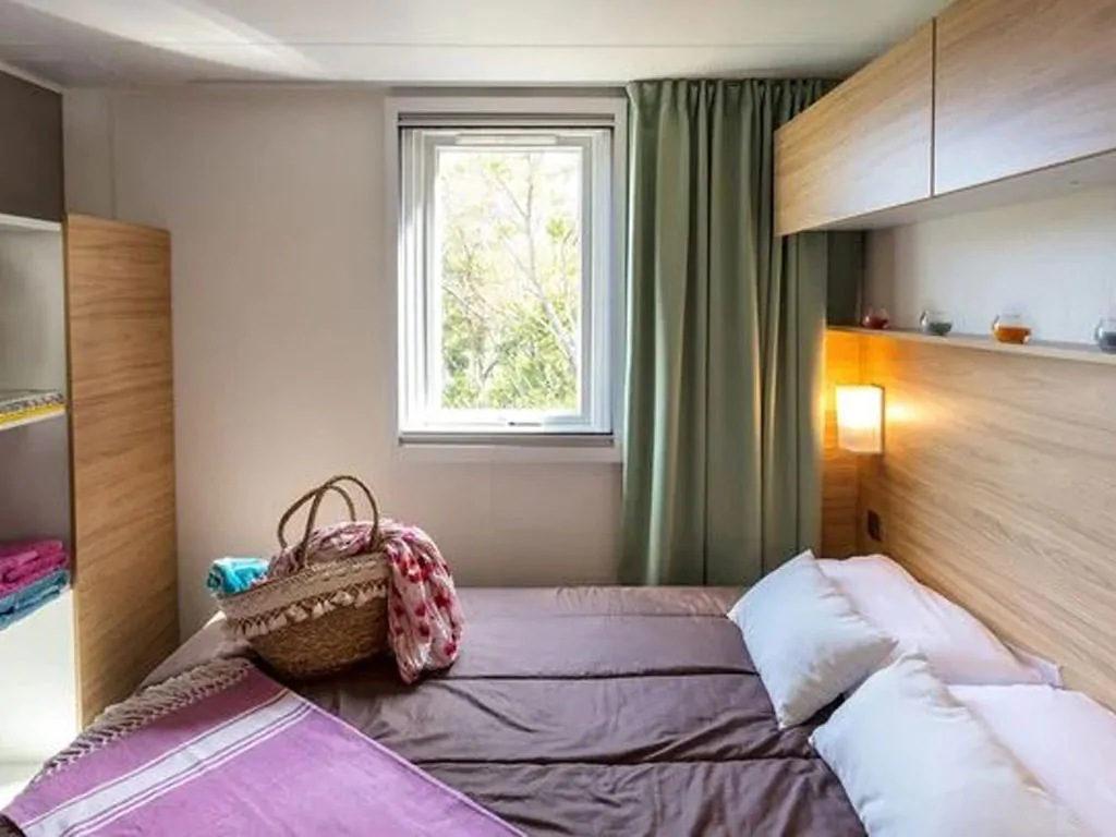 hu-fabulous-village-mobile-home-premium-for-6-persons-interior-bedroom
