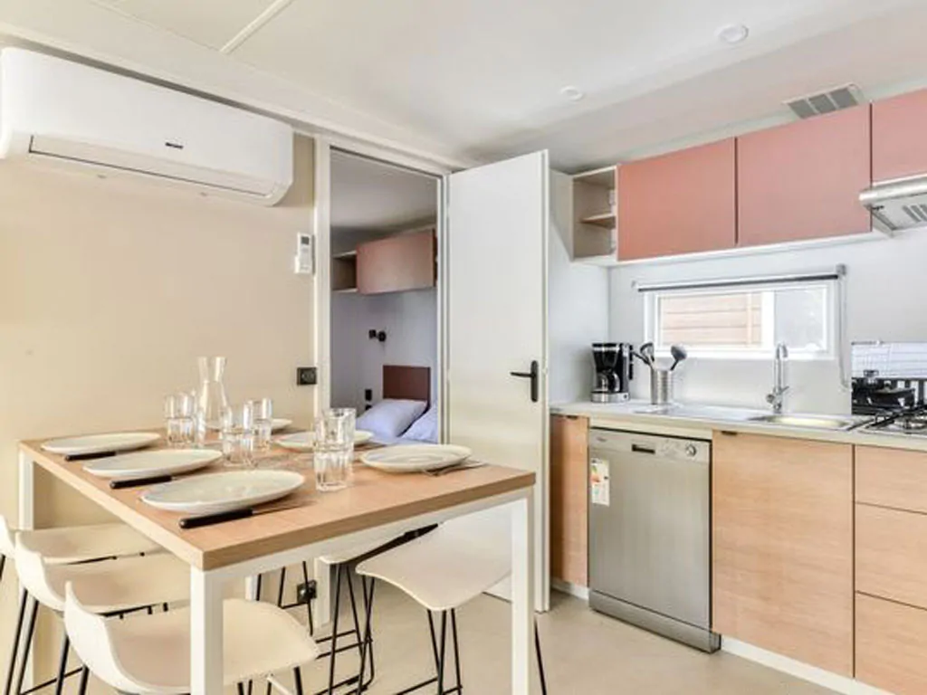 hu-fabulous-village-mobile-home-premium-for-6-persons-interior-kitchen
