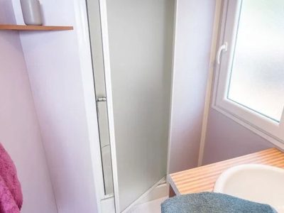 hu-girasole-village-mobile-home-comfort-for-4-persons-interior-bathroom-view