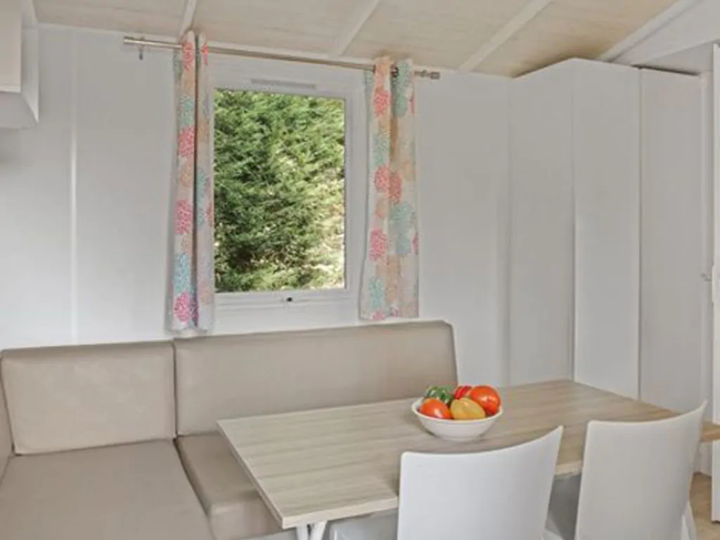 hu-girasole-village-mobile-home-comfort-for-4-persons-interior-dining-area