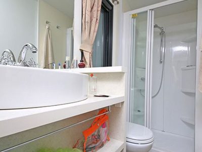 hu-girasole-village-mobile-home-comfort-for-6-persons-interior-bathroom