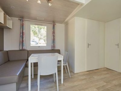 hu-girasole-village-mobile-home-comfort-for-6-persons-interior-dining-area